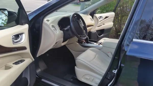 Cleaned SUV front cabin with cream leather seats